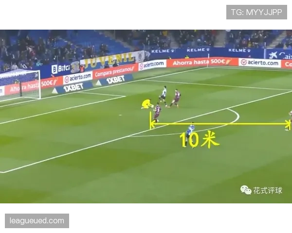 回传规则：门将接队友故意回传时不得用手触球的判定标准